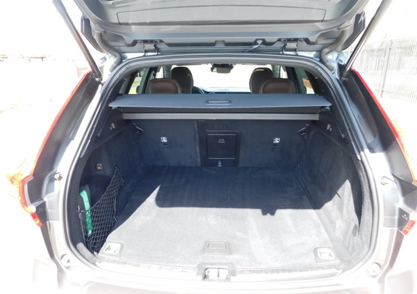 Volvo XC 60 cena 129980 przebieg: 160000, rok produkcji 2020 z Serock małe 211